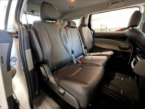 Used 2026 Kia Carnival FWD image 17