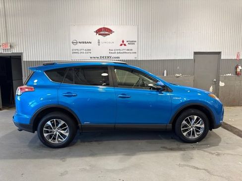 Used 2017 Toyota RAV4 XLE w/ All Weather Liner Package AWD/4WD image 3