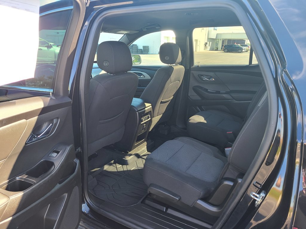 Used 2023 Chevrolet Traverse LT w/ LPO, Cargo Package AWD/4WD image 18