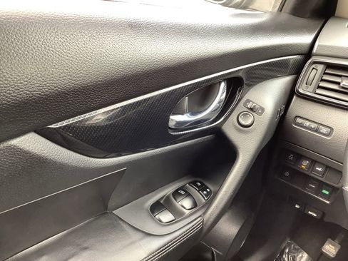 Used 2017 Nissan Rogue SL image 23