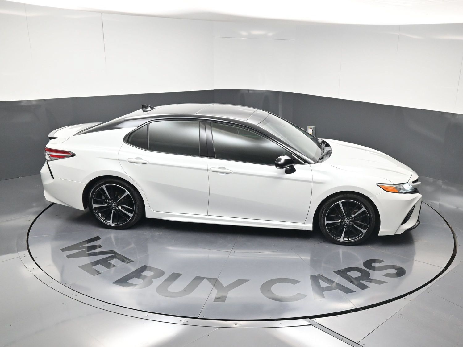 Used 2020 Toyota Camry XSE FWD image 34