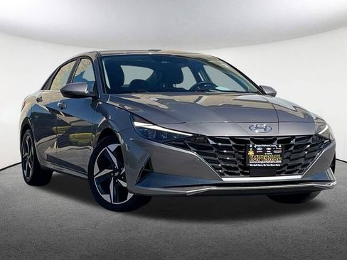 Used 2023 Hyundai Elantra Limited image 2