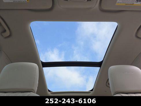 Used 2023 Buick Envision Avenir FWD image 12