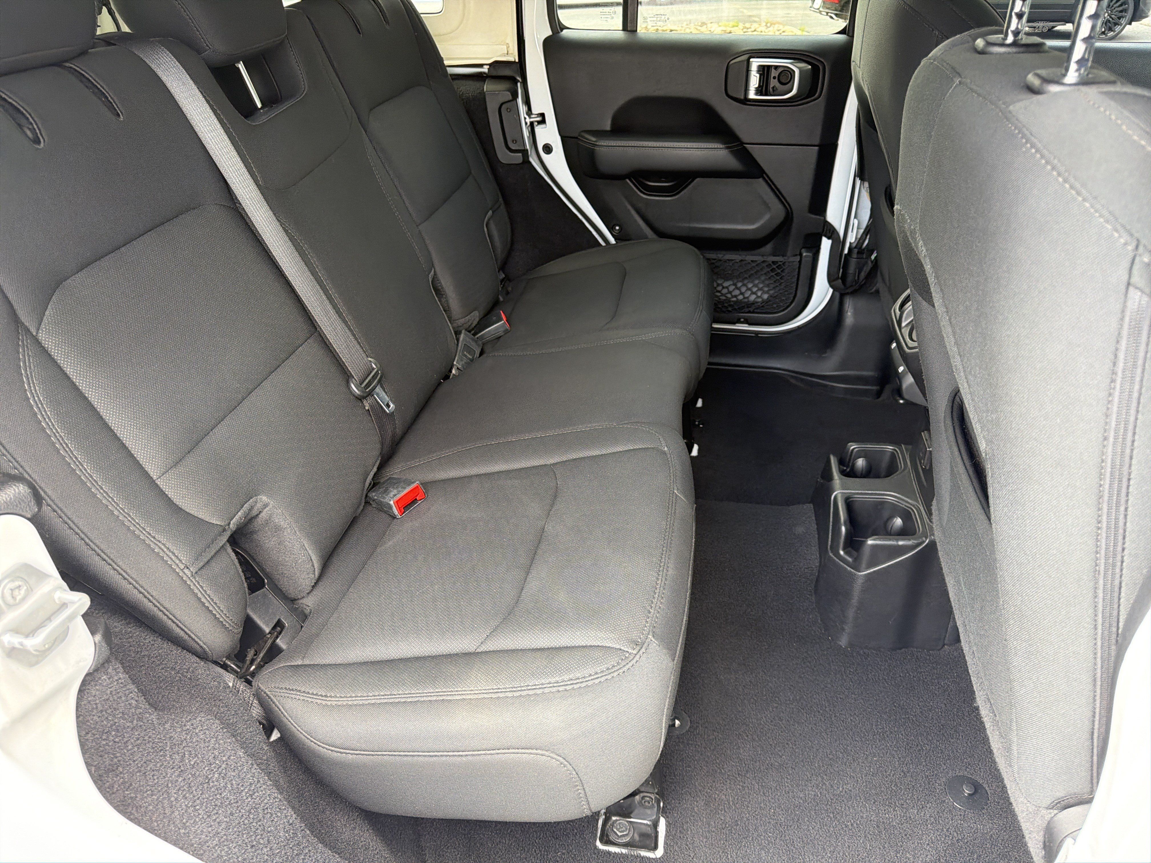 Used 2021 Jeep Wrangler Unlimited Sahara AWD/4WD image 18