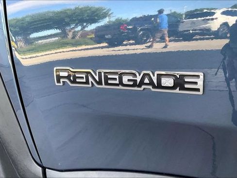 Used 2022 Jeep Renegade Latitude AWD/4WD image 22