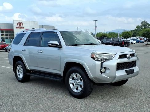 Used 2016 Toyota 4Runner SR5 Premium AWD/4WD image 2