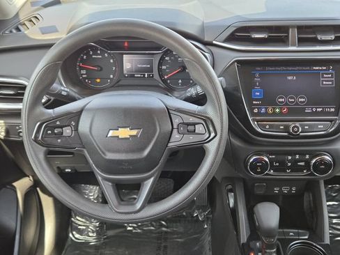 Used 2022 Chevrolet TrailBlazer LT w/ Convenience Package FWD image 25