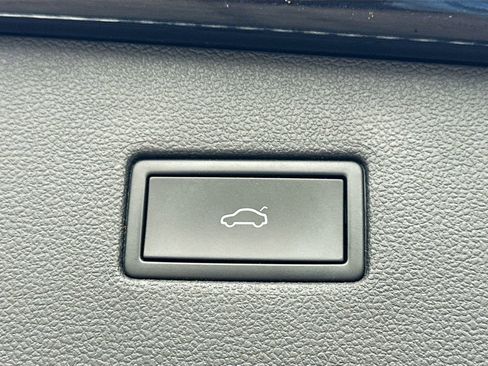 Used 2022 Volkswagen Tiguan SE image 34