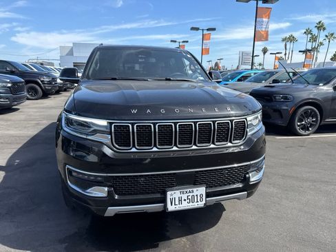 Used 2024 Jeep Wagoneer L Series II w/ Flexible Seating Group RWD image 8