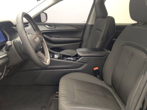 Used 2023 Jeep Grand Cherokee L Laredo RWD image 17