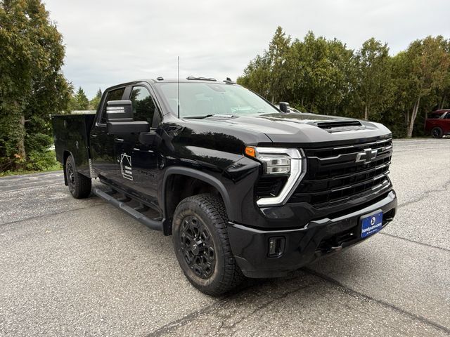 Used 2024 Chevrolet Silverado 2500 LT w/ Midnight Edition AWD/4WD image 7