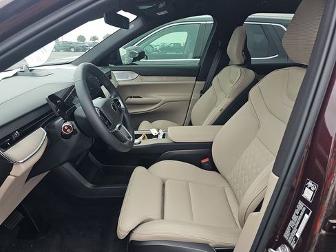 Used 2025 Volvo EX90 Ultra AWD/4WD image 6
