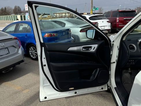 Used 2019 Nissan Pathfinder SL image 26