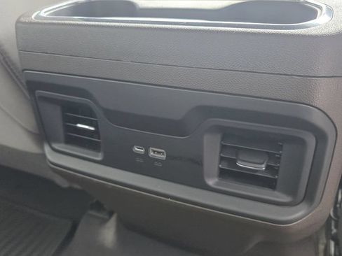 Used 2022 Chevrolet Silverado 1500 LT AWD/4WD image 8