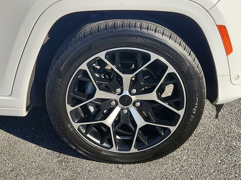 Used 2022 Jeep Grand Cherokee Summit AWD/4WD image 8