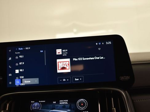 Used 2025 Lexus LX 700h Overtrail image 28