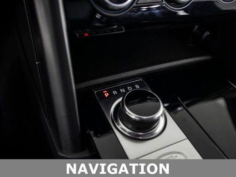 Used 2020 Land Rover Discovery HSE image 25