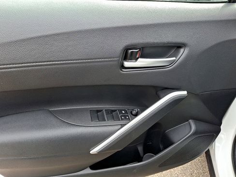 Used 2023 Toyota Corolla Cross XLE FWD image 13