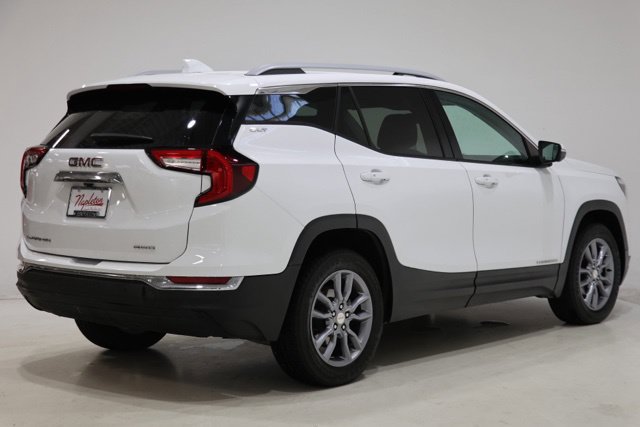 Used 2023 GMC Terrain SLT w/ Tech Package AWD/4WD image 7