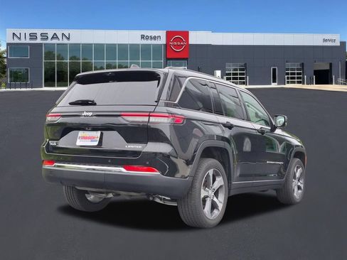 Used 2024 Jeep Grand Cherokee Limited w/ Luxury Tech Group II AWD/4WD image 3