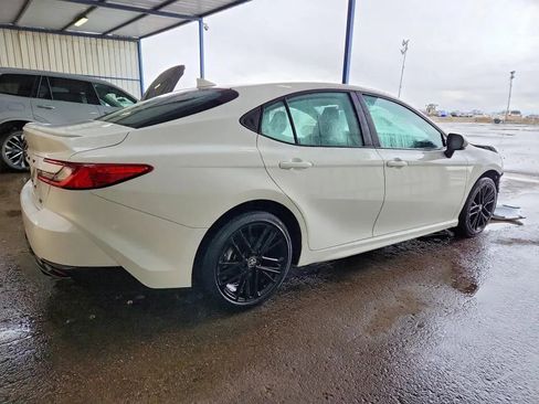 Used 2025 Toyota Camry SE image 3