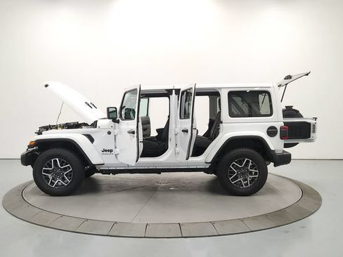 Used 2025 Jeep Wrangler Unlimited Sahara AWD/4WD image 12