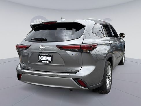 New 2026 Toyota Highlander Platinum AWD/4WD image 7