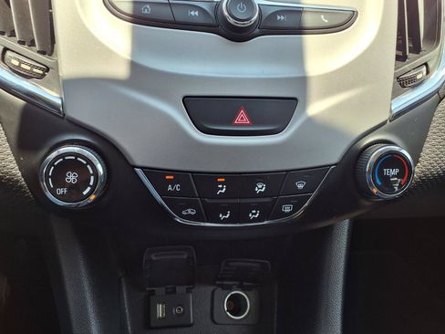 Used 2017 Chevrolet Cruze LS FWD image 22