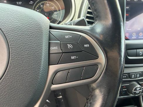 Used 2021 Jeep Cherokee Latitude Lux w/ Comfort/Convenience Group AWD/4WD image 27