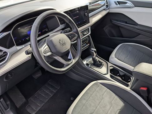 Used 2025 Volkswagen Taos SE FWD image 15