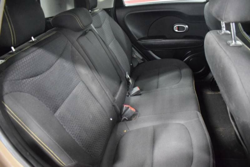 Used 2015 Kia Soul + FWD image 9