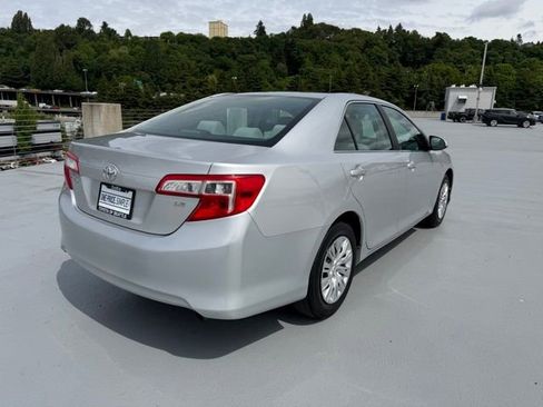 Used 2012 Toyota Camry LE FWD image 3