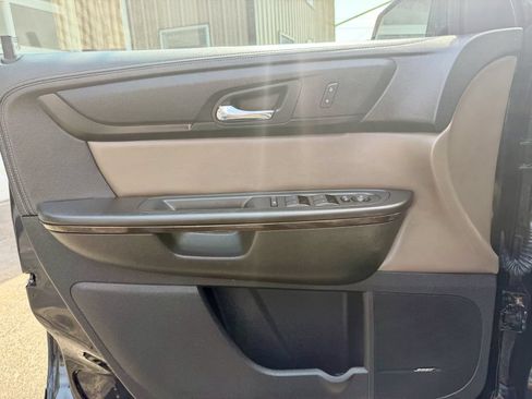 Used 2016 GMC Acadia SLT w/ Premium Edition FWD image 23