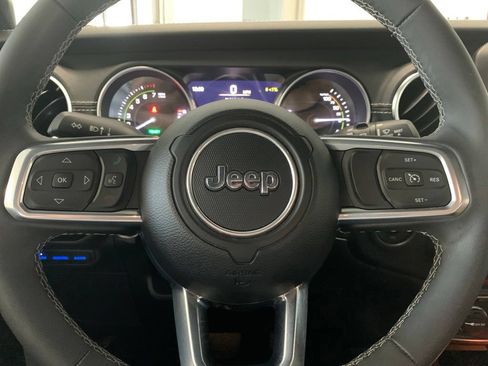 Used 2023 Jeep Wrangler Unlimited Sahara w/ Cold Weather Group AWD/4WD image 15