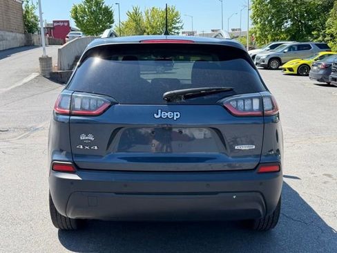 Used 2019 Jeep Cherokee Latitude Plus w/ Cold Weather Group AWD/4WD image 4