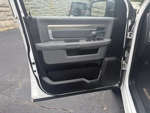 Used 2019 RAM 1500 Classic SLT AWD/4WD image 28