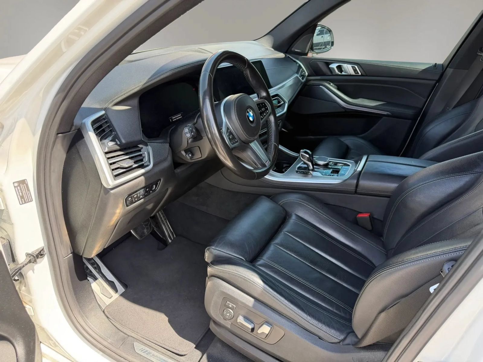 Used 2020 BMW X5 xDrive40i w/ M Sport Package AWD/4WD image 15