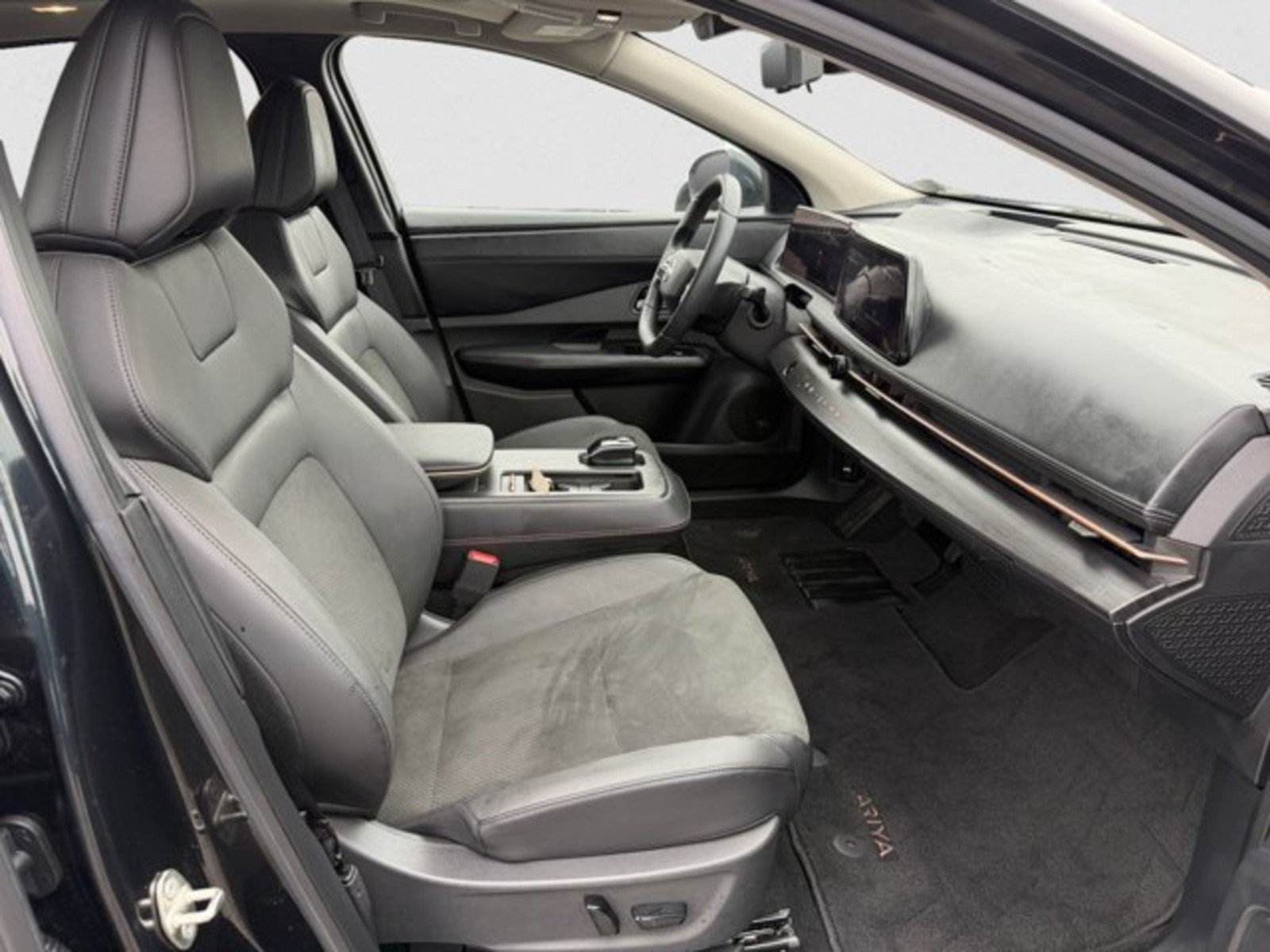 Used 2024 Nissan Ariya FWD image 20