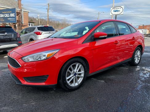 Used 2016 Ford Focus SE image 1