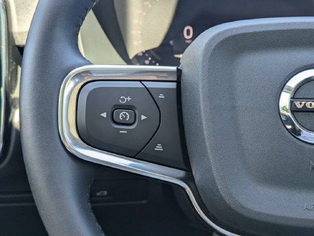 Certified 2024 Volvo XC40 B5 Plus w/ Protection Package Premier AWD/4WD image 31