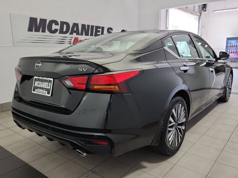 Used 2024 Nissan Altima 2.5 SV w/ SV Premium Package FWD image 4