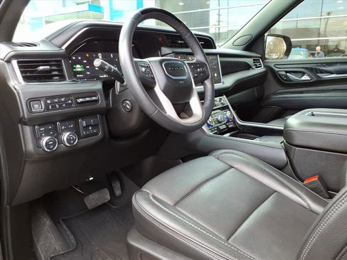 Used 2024 GMC Yukon Denali w/ Advanced Technology Package image 13