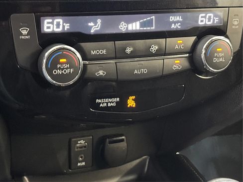Used 2017 Nissan Rogue SL AWD/4WD image 36