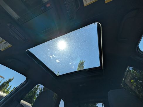 Certified 2025 Subaru Forester Premium AWD/4WD image 32