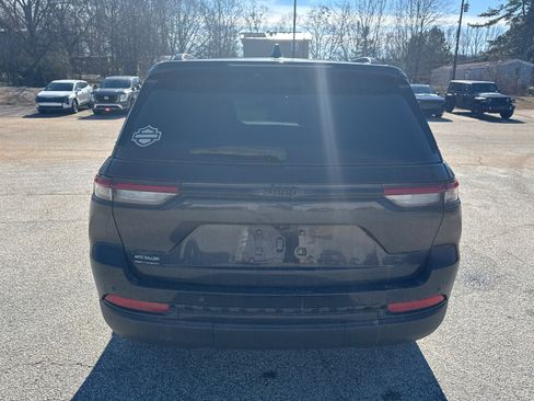 Used 2024 Jeep Grand Cherokee Altitude image 6