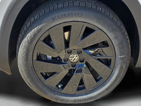 New 2026 Volkswagen Atlas SE image 8