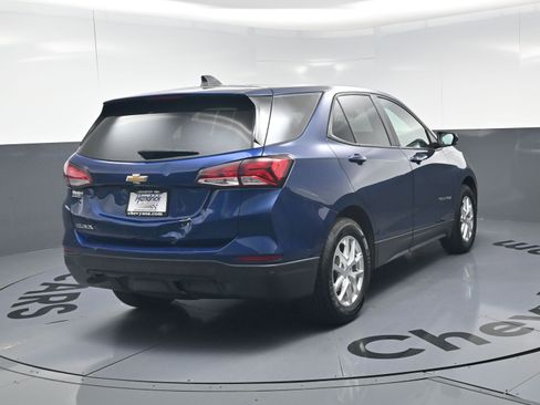 Used 2022 Chevrolet Equinox LS w/ LS Convenience Package FWD image 9