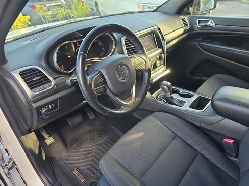 Used 2019 Jeep Grand Cherokee Laredo image 19