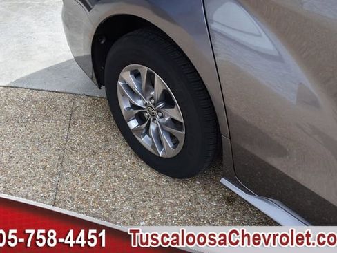 Used 2023 Toyota Sienna XLE FWD image 15