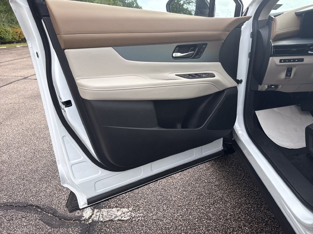 Used 2025 Nissan Murano Platinum w/ Cargo Package AWD/4WD image 10